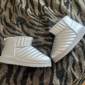 Stylish Silver women Boots